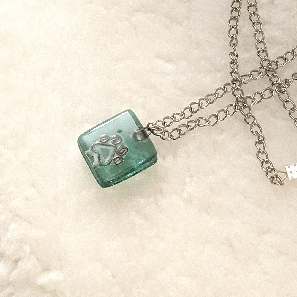 New*Glass Pendant Paw Print Design(W/ Chain)